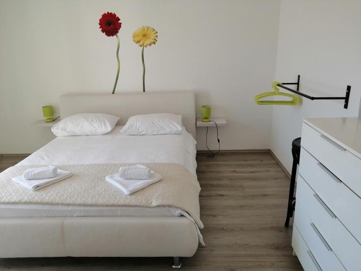 Apartment Roky Хвар Экстерьер фото